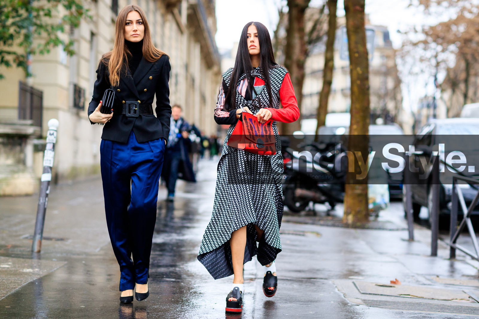 atmosphere details, AUTUMN WINTER 2017-2018, AW 17-18, black and white shoes, black and white wedges, black belt, black dress, black jacket, black shoes, blazer, blue pants, FALL WINTER 2017-2018, fashion week, frenchystyle, full length, FW, FW 17-18, gilda ambrosio, giorgia tordini, graphic dress, high heels, horizontal, jonathan paciullo, leather bag, leather belt, leather shoes, PARIS, PFW, printed bag, printed dress, red bag, red sweater, street style, striped bag, trousers