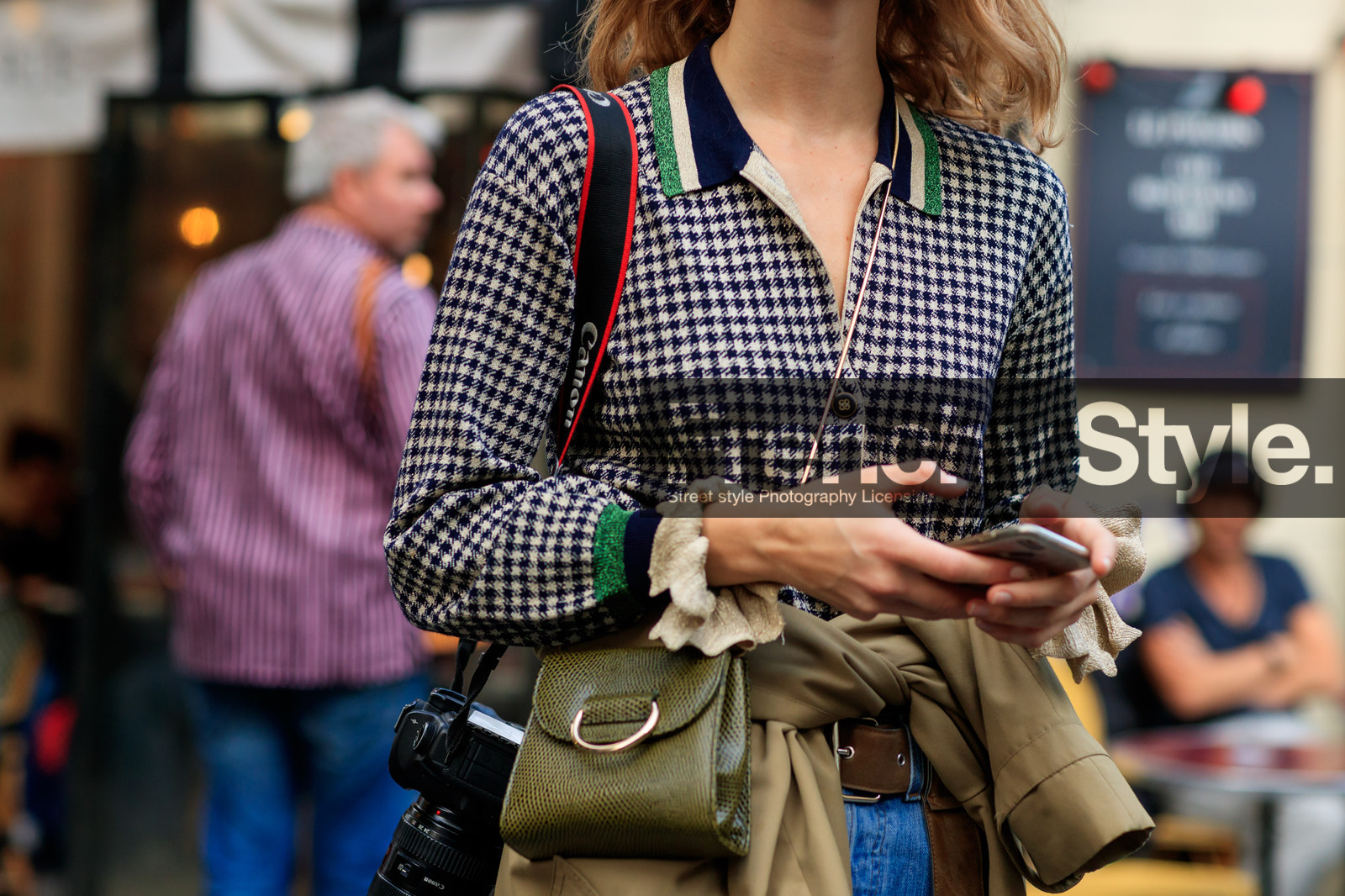 atmosphere details, black and white, camera, detail, fashion week, frenchystyle, FW, graphic sweater, green, green bag, horizontal, houndstooth pattern, jonathan paciullo, leather bag, PARIS, PFW, printed sweater, SPRING SUMMER 2018, SS 18, street style