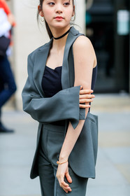 atmosphere details, black tank top, choker, detail, fashion week, frenchystyle, FW, green jacket, green pants, jonathan paciullo, LFW, LONDON, necklace, sleeveless, SPRING SUMMER 2018, SS 18, street style, trousers, vertical