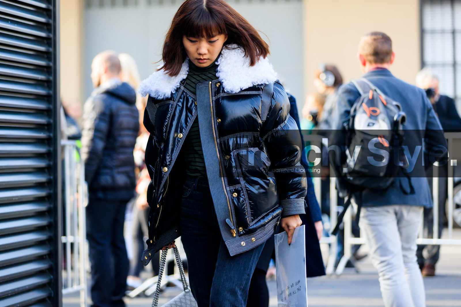 atmosphere details, AUTUMN WINTER 2017-2018, AW 17-18, black denim, black jacket, denim pants, detail, down jacket, FALL WINTER 2017-2018, fashion week, frenchystyle, fur collar, FW, FW 17-18, horizontal, jeans, jonathan paciullo, MFW, MILAN, street style, trousers, white collar