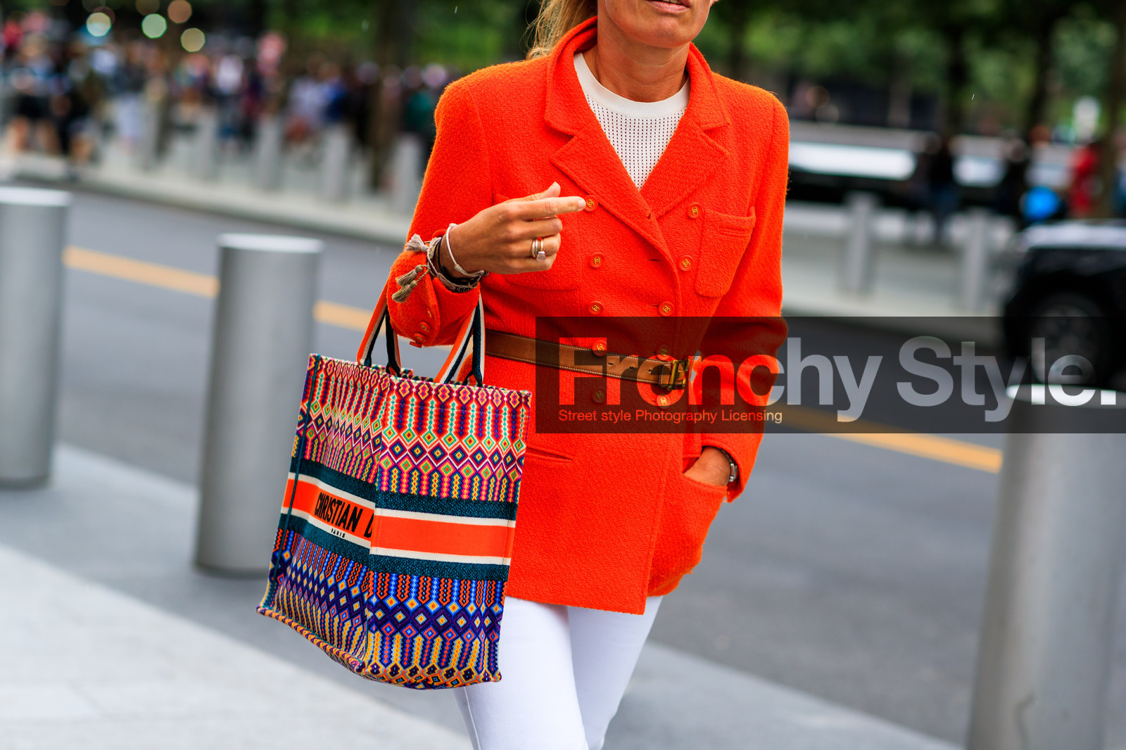 blazer, brown belt, christian dior, graphic bag, leather bag, leather belt, multicolor bag, printed bag, red jacket, tote bag, trousers, white pants, street style, jonathan paciullo, FW, frenchystyle, fashion week, NYFW, NEW YORK, SPRING SUMMER 2019, SS 19, atmosphere details, horizontal, detail