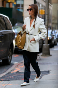 chloe loulou de saison, white jacket, belted jacket, bottega veneta bag, bottega veneta belt, chanel necklace, silvered choker, pearl necklace, camel leather bag, hand bag, black leather belt, black sunglasses, fashion week, frenchystyle, FW, jonathan paciullo, street style, NYFW, NEW YORK, AUTUMN WINTER 2020-2021, FALL WINTER 2020-2021, FW 20-21, vertical, full length