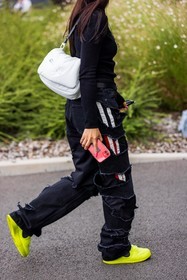bag, balenciaga denim, black denim, denim, destroyed denim, fluo yellow sneakers, sneakers, stripes, white bag, PARIS, PFW, fashion week, frenchystyle, FW, jonathan paciullo, street style, SPRING SUMMER 2022, SS 22, vertical, atmosphere details