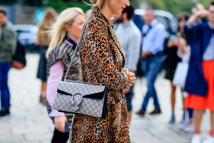 animal print, atmosphere details, brown coat, detail, fashion week, frenchystyle, FW, grey bag, gucci, horizontal, jonathan paciullo, leather bag, leopard print, MFW, MILAN, monogram, overcoat, printed bag, printed coat, SPRING SUMMER 2017, SS 17, street style