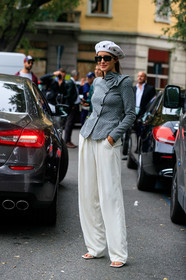gala gonzalez, armani total look, armani hat, armani jacket, armani pants, white beret, strassed hat, strassed beret, black sunglasses, square shape glasses, grey jacket, printed jacket, knot details, white pants, oversize pants, fashion week, frenchystyle, FW, jonathan paciullo, street style, MFW, MILAN, SPRING SUMMER 2020, SS 20