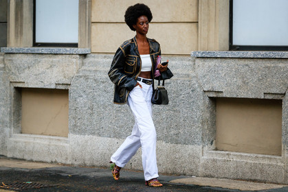 black leather jacket, black leather bag, black leather belt, used jacket, zipped jacket, white pants, flare pants, hand bag, vintage bag, belted pants, white top, cropped top, animal skin belt, sasha payton, street style, jonathan paciullo, FW, frenchystyle, fashion week, MFW, MILAN, SPRING SUMMER 2021, SS 21, horizontal, atmosphere details, full length, model