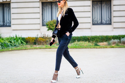 black bag, black cap, black jacket, black pants, blazer, boy bag, chanel, choker, crop top, high heels, leather bag, leather shoes, necklace, sunglasses, trousers, velvet, white shoes, white top, fashion week, frenchystyle, FW, jonathan paciullo, street style, PFW, PARIS, SPRING SUMMER 2017, SS 17, HAUTE COUTURE, atmosphere details, detail, horizontal, chiara ferragni