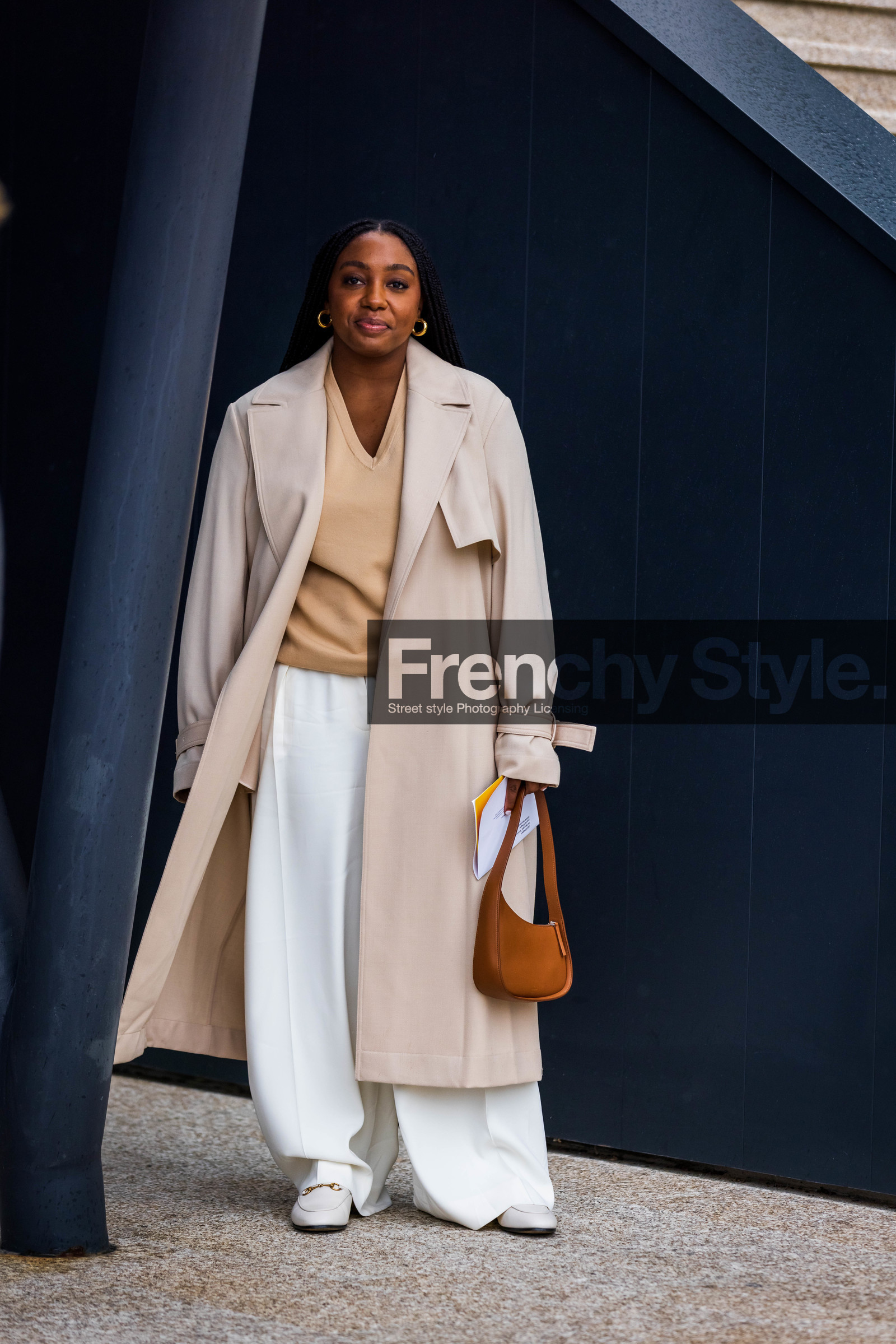 bag, beige knitwear, beige trench, camel bag, flare pants, fluid pants, gucci loafers, gucci mocassins, knitwear, leather bag, Lindsay Peoples Wagner, loafers, mocassins, pants, trench, white loafers, white mocassins, white pants, fashion week, frenchystyle, FW, jonathan paciullo, street style, PFW, PARIS, SPRING SUMMER 2022, SS 22, vertical, full length