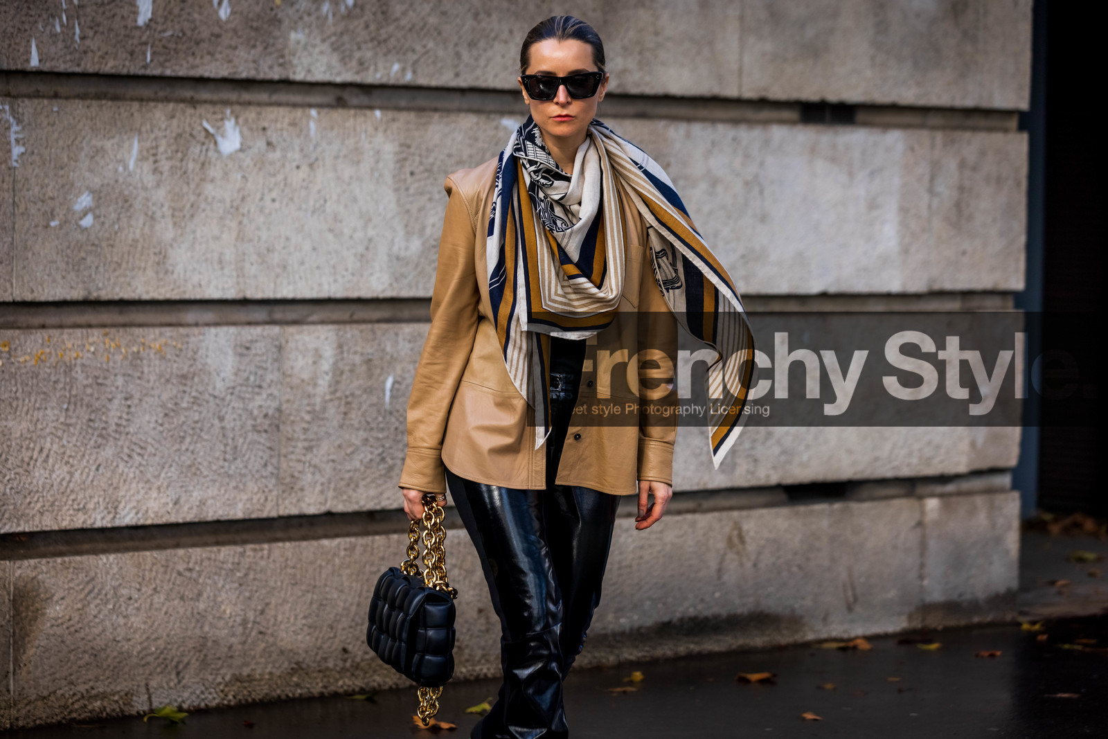 bag, beige jacket, beige scarf, black pants, black sunglasses, bottega veneta bag, chain gold, jacket, Julia Comil, leather jacket, leather pants, pants, printed scarf, quilted bag, scarf, silk scarf, sunglasses, fashion week, frenchystyle, FW, jonathan paciullo, street style, PFW, PARIS, SPRING SUMMER 2022, SS 22, horizontal, atmosphere details