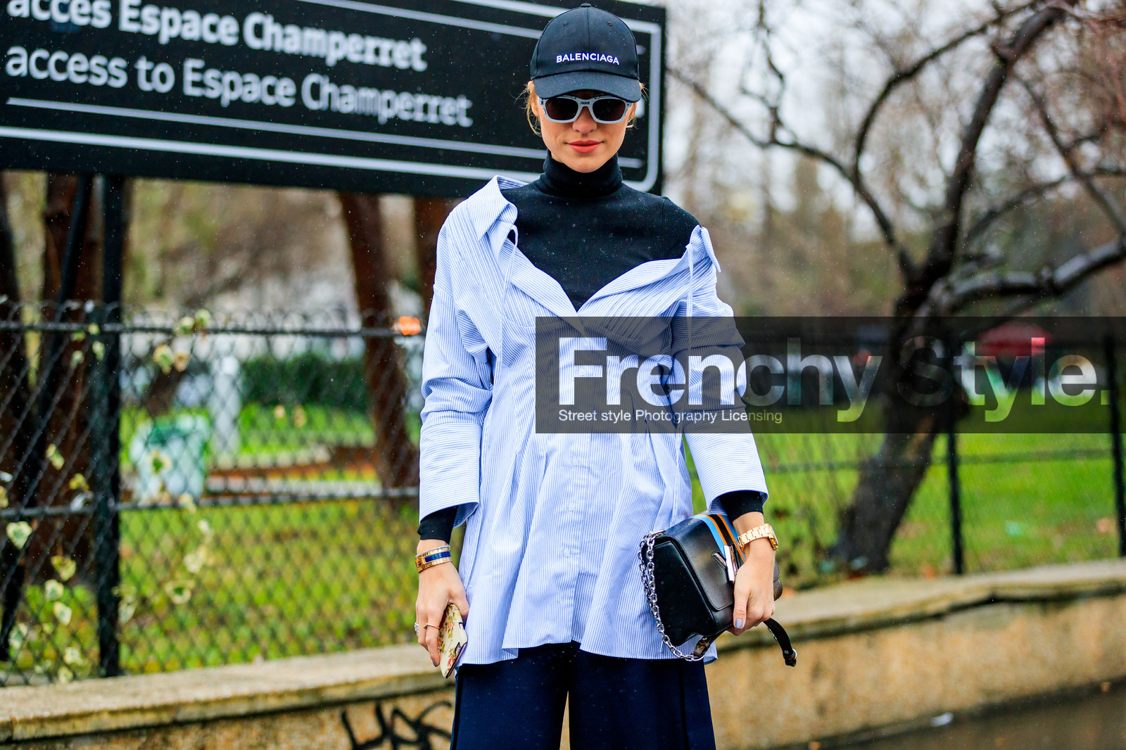 atmosphere details, AUTUMN WINTER 2017-2018, AW 17-18, balenciaga, black bag, black cap, black turtleneck, blue shirt, christian dior, detail, FALL WINTER 2017-2018, fashion week, frenchystyle, FW, FW 17-18, graphic bag, horizontal, jonathan paciullo, leather bag, louis vuitton, PARIS, PFW, printed bag, printed shirt, street style, striped shirt, sunglasses