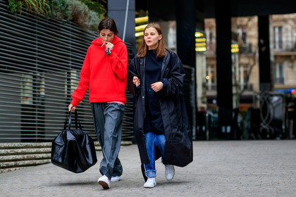 atmosphere details, AUTUMN WINTER 2017-2018, AW 17-18, black bag, black coat, black dress, black jacket, blue denim, denim pants, FALL WINTER 2017-2018, fashion week, frenchystyle, full length, FW, FW 17-18, grey pants, hoodie, horizontal, jeans, jonathan paciullo, leather bag, leather shoes, PARIS, PFW, red sweater, street style, trousers, white sneakers