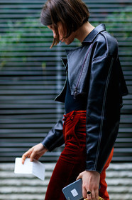 atmosphere details, AUTUMN WINTER 2017-2018, AW 17-18, black jacket, black perfecto, detail, FALL WINTER 2017-2018, fashion week, frenchystyle, FW, FW 17-18, jonathan paciullo, leather jacket, leather perfecto, PARIS, PFW, red pants, street style, trousers, velvet, vertical