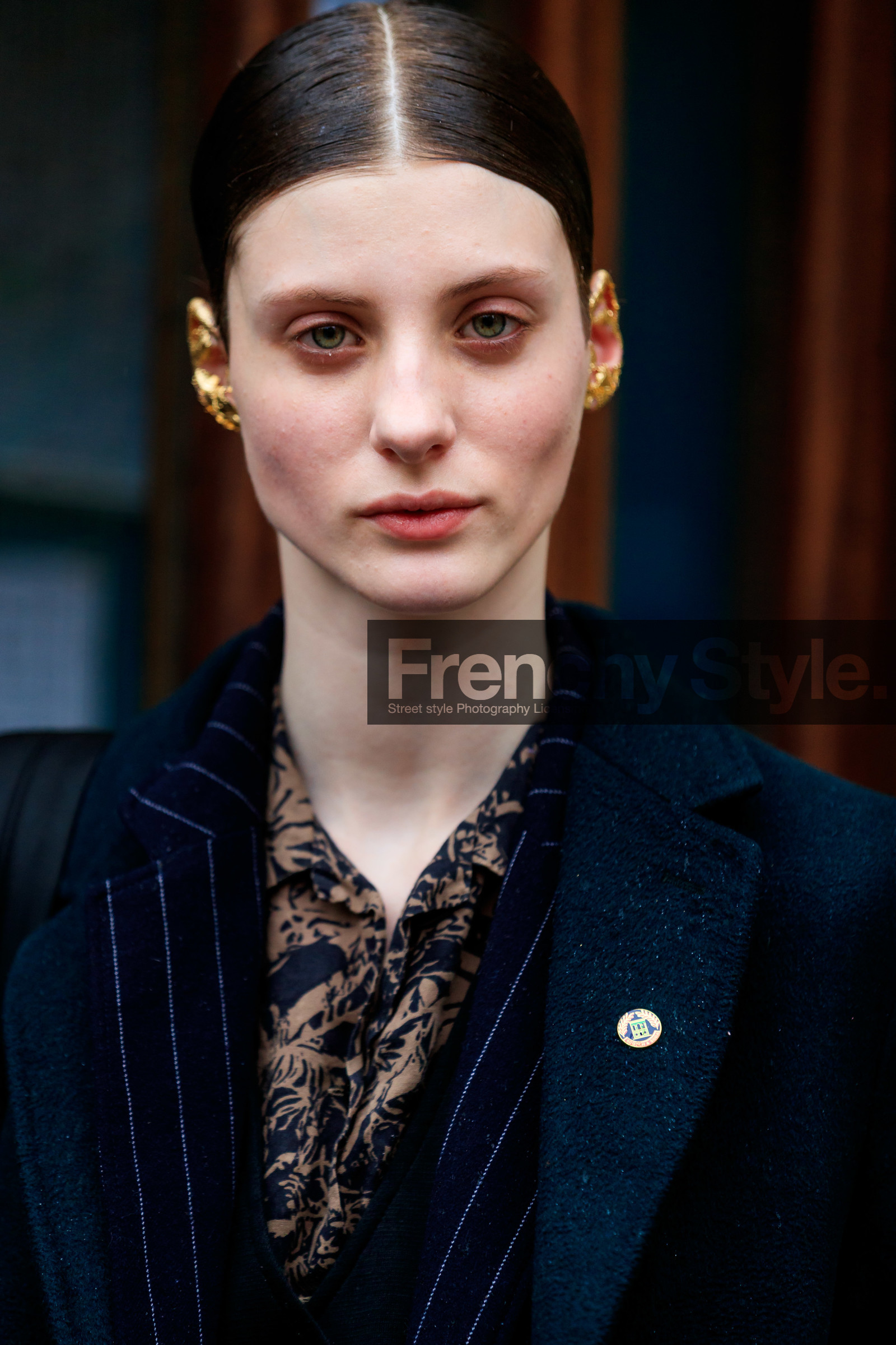 model, black coat, black jacket, striped jacket, nude make up, make up, make up details, close up detail, fashion week, frenchystyle, FW, jonathan paciullo, street style, LFW, LONDON, AUTUMN WINTER 2020-2021, FALL WINTER 2020-2021, FW 20-21, vertical, atmosphere details, detail