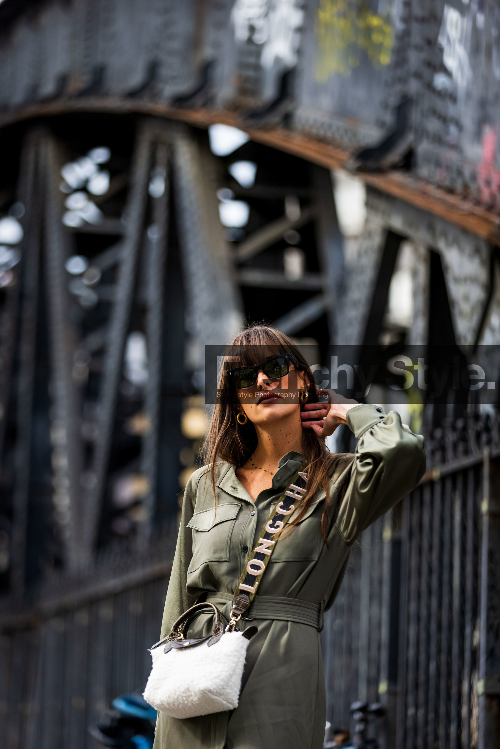 bag, black sunglasses, crossbody bag, dress, earrings, fluffly bag, gold bracelet, gold earrings, Julie Sergent Ferreri, khaki dress, longchamp bag, ring, strap, sunglasses, watch, fashion week, frenchystyle, FW, jonathan paciullo, street style, PFW, PARIS, SPRING SUMMER 2022, SS 22, vertical, atmosphere details