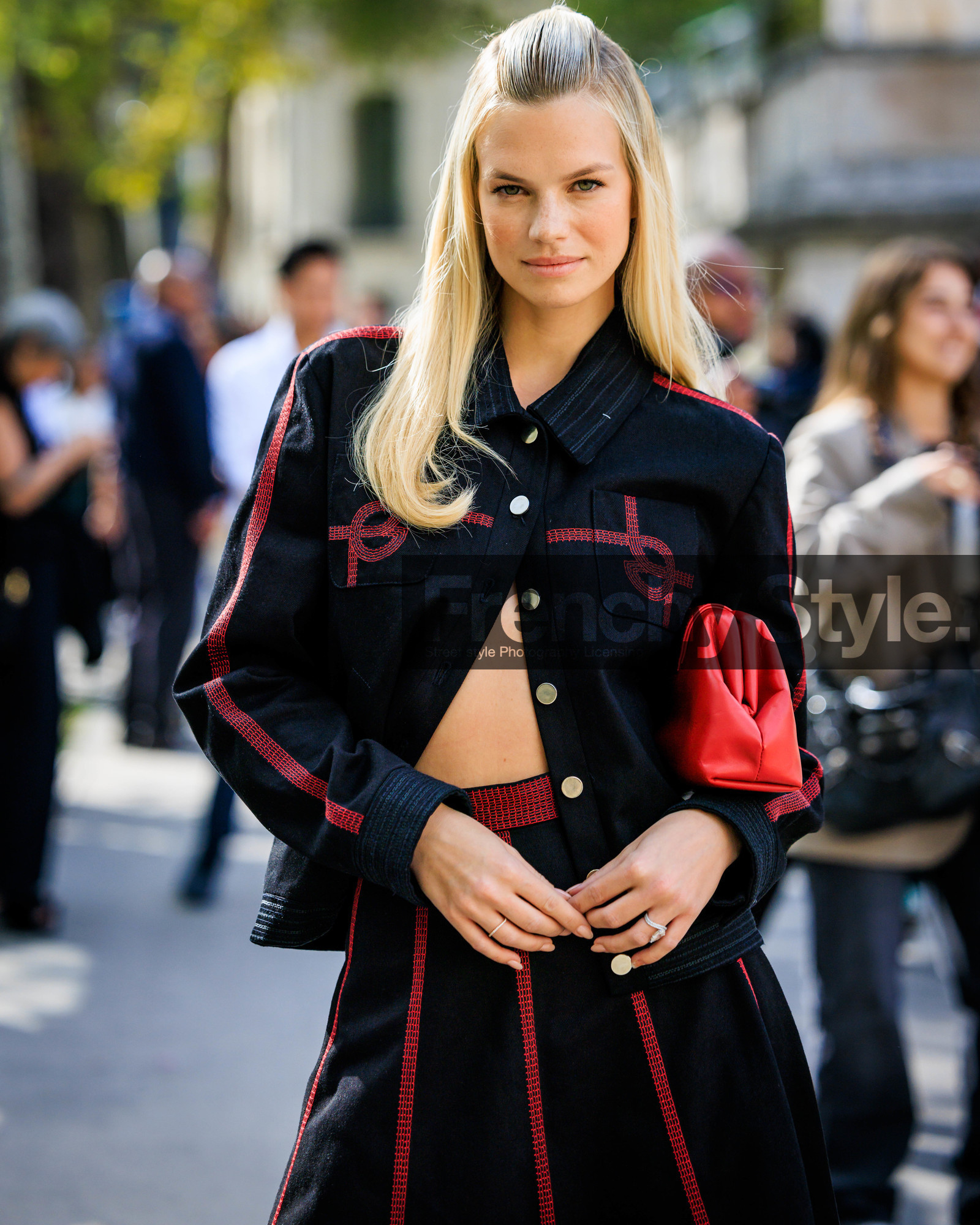 PARIS, PFW, fashion week, frenchystyle, FW, jonathan paciullo, street style, SPRING SUMMER 2024, SS 24, vertical, atmosphere details, detail