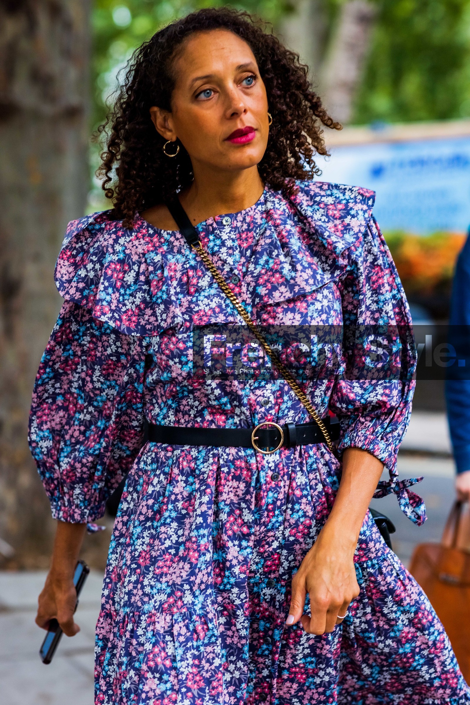 belt, flowered dress, midi dress, dress, colorful, fashion week, frenchystyle, FW, jonathan paciullo, street style, SS 22, SPRING SUMMER 2022, LFW, LONDON, vertical, atmosphere details, detail