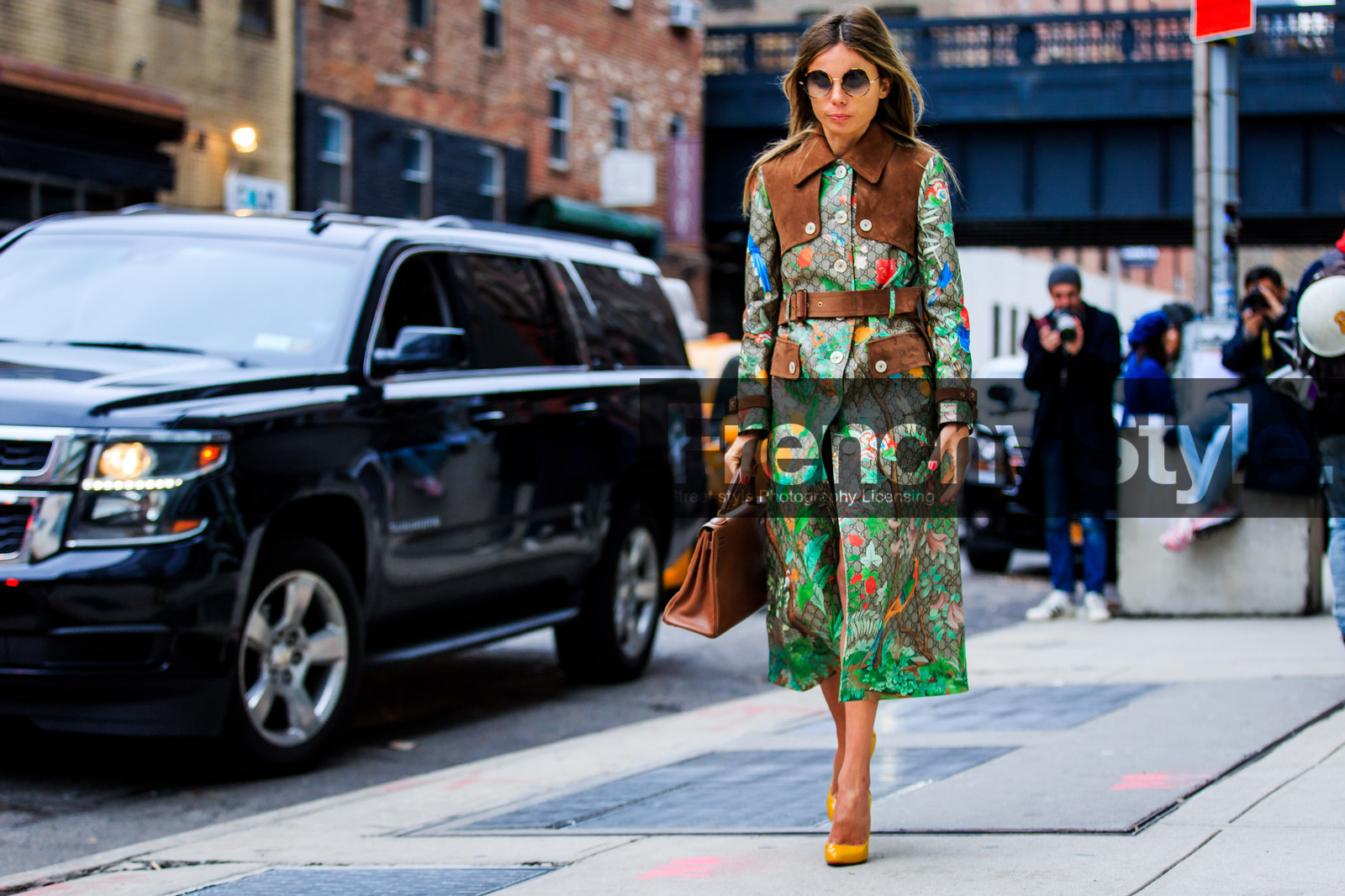 atmosphere details, AUTUMN WINTER 2016-2017, AW 16-17, brown bag, embroidered coat, erica pelosini, fashion week, floral, flower, frenchystyle, full length, FW, FW 16-17, green coat, gucci, high heels, horizontal, jonathan paciullo, leather bag, leather coat, NEW YORK, NYFW, printed coat, street style, suede, woman, yellow heels