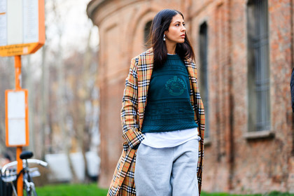 beige coat, burberry, checked, emerald, graphic jacket, green sweater, grey pants, plaid, printed jacket, sweatpants, tartan, trousers, fashion week, frenchystyle, FW, jonathan paciullo, street style, MFW, MILAN, AUTUMN WINTER 2018-2019, FALL WINTER 2018-2019, FW 18-19, horizontal, atmosphere details, gilda ambrosio
