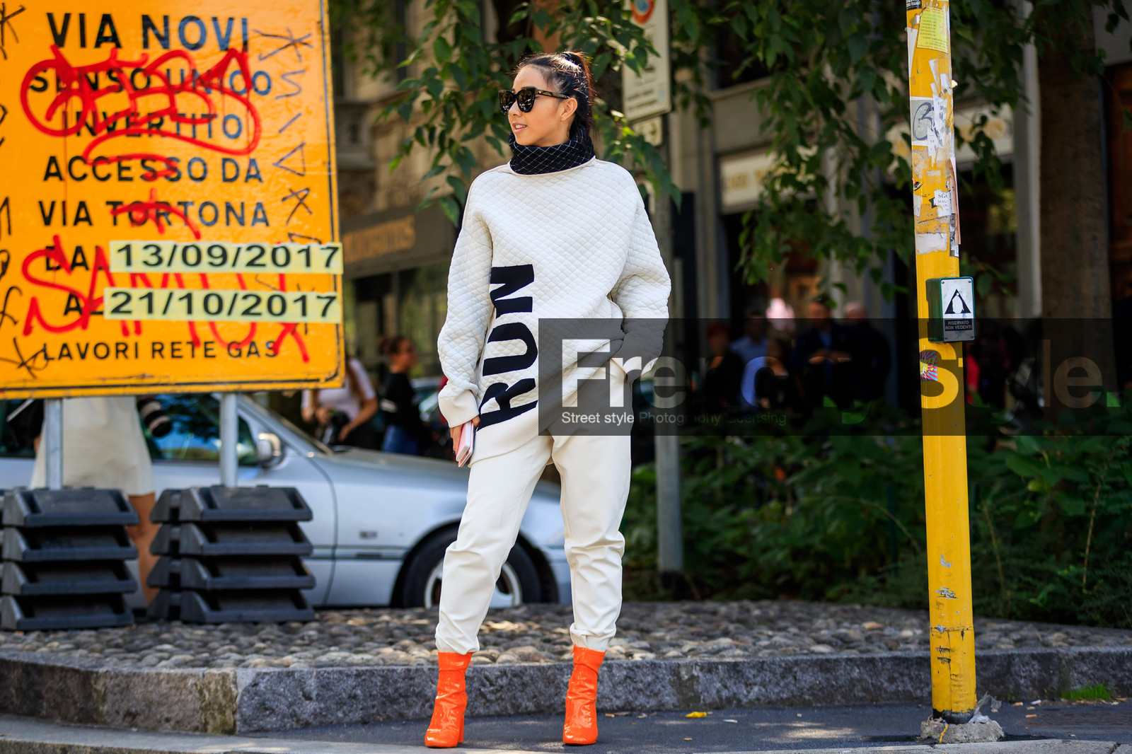 atmosphere details, fashion week, frenchystyle, full length, FW, high heels, horizontal, jonathan paciullo, leather shoes, MFW, MILAN, orange shoes, printed sweater, SPRING SUMMER 2018, SS 18, street style, sunglasses, trousers, varnished leather shoes, white pants, white sweater, yuwei zhangzou, yuyu zhangzou
