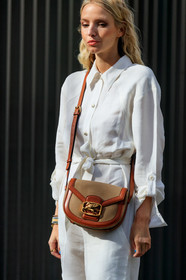 leonie hanne, white jumpsuit, long sleeves jumpsuit, linen jumpsuits, belted jumpsuit, etro bag, camel leather bag, beige bag, crossbody bag, fashion week, frenchystyle, FW, jonathan paciullo, street style, MFW, MILAN, AUTUMN WINTER 2020-2021, FALL WINTER 2020-2021, FW 20-21, vertical, atmosphere details, detail