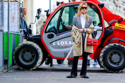 Annabel Rosendahl, atmosphere details, AUTUMN WINTER 2017-2018, AW 17-18, beige coat, black denim, black mules, black shoes, blazer, chanel handbag, checked jacket, denim pants, FALL WINTER 2017-2018, fashion week, frenchystyle, full length, fur shoes, FW, FW 17-18, graphic jacket, grey jacket, gucci, horizontal, jeans, jonathan paciullo, leather bag, leather shoes, loafers, off the shoulder, PARIS, PFW, plaid, printed jacket, red bag, street style, sunglasses, trench coat, trousers, white shirt