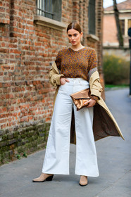 beige boots, beige coat, bronze, brown bag, brown sweater, denim pants, jeans, leather bag, leather shoes, off the shoulder, trench coat, trousers, white denim, MILAN, MFW, fashion week, frenchystyle, FW, jonathan paciullo, street style, AUTUMN WINTER 2019-2020, AW 19-20, FALL WINTER 2019-2020, FW 19-20, vertical, full length