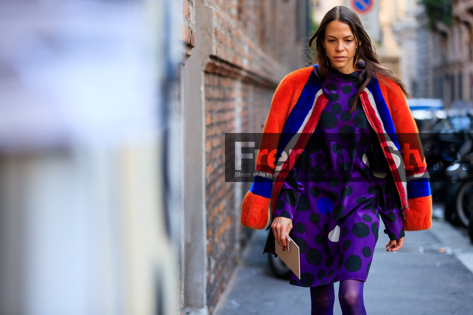 atmosphere details, detail, fashion week, frenchystyle, fur jacket, FW, graphic dress, graphic jacket, horizontal, jonathan paciullo, MFW, MILAN, over the shoulder, polka dot, printed dress, printed jacket, purple dress, red fur, red jacket, SPRING SUMMER 2018, SS 18, street style