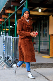 blue denim, brown coat, brown fur, denim pants, Fur coat, green beanie, high heels, jeans, leather shoes, silver shoes, trousers, street style, jonathan paciullo, FW, frenchystyle, fashion week, NYFW, NEW YORK, AUTUMN WINTER 2018-2019, AW 18-19, FALL WINTER 2018-2019, FW 18-19, vertical, full length, tamu mcpherson