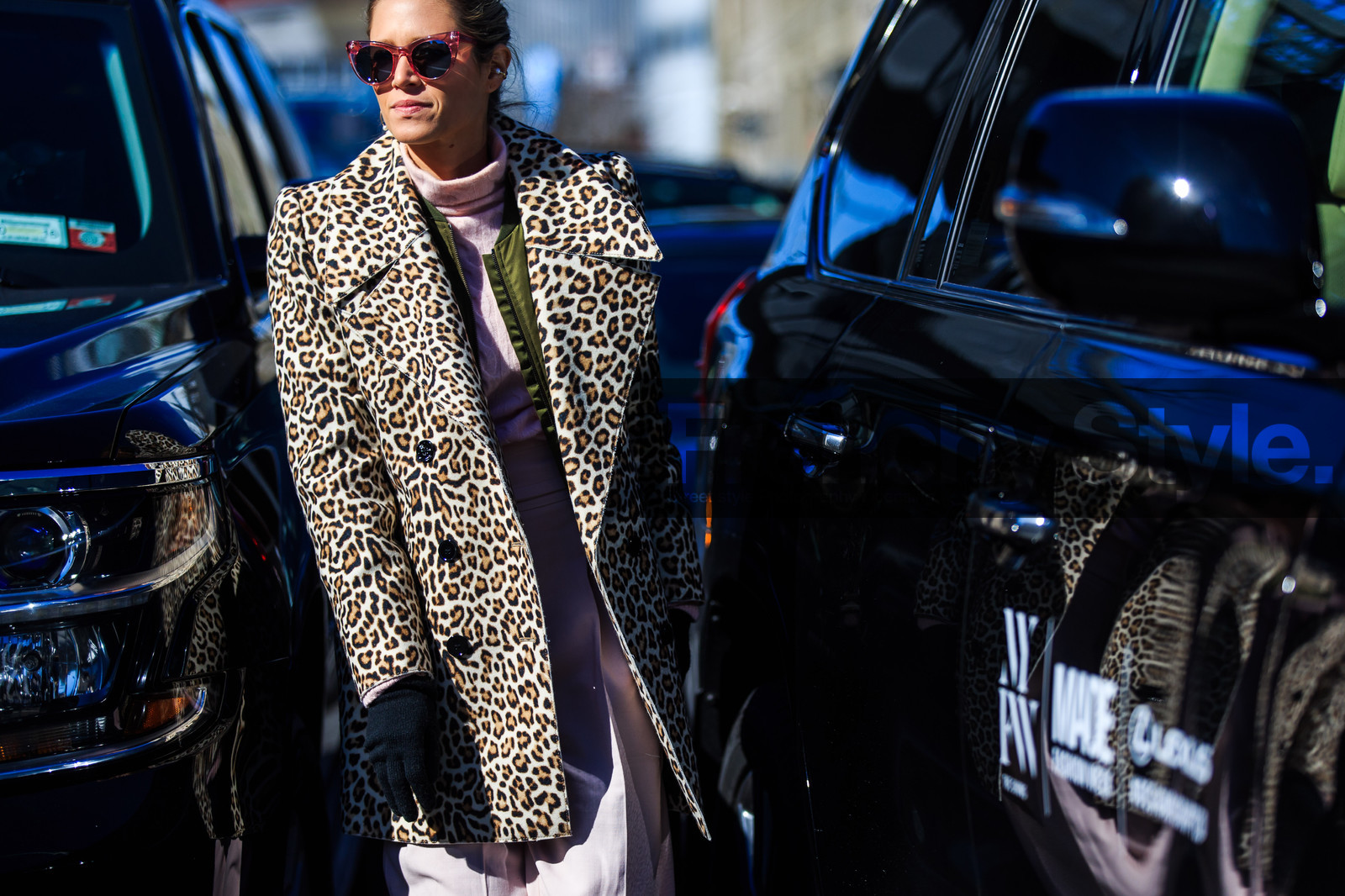 animal print, atmosphere details, AUTUMN WINTER 2016-2017, AW 16-17, detail, fashion week, frenchystyle, FW, FW 16-17, gold bag, golden bag, high heels, horizontal, jonathan paciullo, leopard coat, leopard print, NEW YORK, NYFW, pink pants, pink sweater, printed coat, street style, sunglasses, trousers, turtleneck sweater, woman