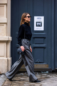 bag, belt, black belt, black sunglasses, chanel bag, flare pants, grey pants, pants, quilted bag, Sophia Roe, sunglasses, street style, jonathan paciullo, FW, frenchystyle, fashion week, PFW, PARIS, SPRING SUMMER 2022, SS 22, vertical, full length