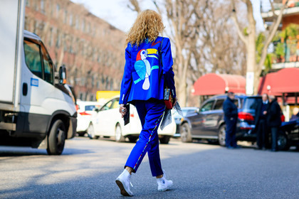animal print, atmosphere details, AUTUMN WINTER 2017-2018, AW 17-18, back detail, blue jacket, blue pants, converse, drawings, FALL WINTER 2017-2018, fashion week, frenchystyle, full length, FW, FW 17-18, graphic jacket, horizontal, jonathan paciullo, leather bag, louis vuitton, MFW, MILAN, printed jacket, red bag, street style, trousers, white sneakers