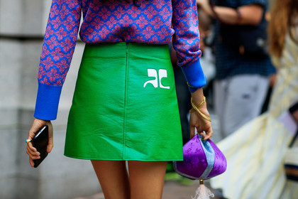courrèges, graphic sweater, green skirt, leather bag, printed sweater, purple bag, purple sweater, fashion week, frenchystyle, FW, jonathan paciullo, street style, NYFW, NEW YORK, SPRING SUMMER 2019, SS 19, atmosphere details, horizontal, detail