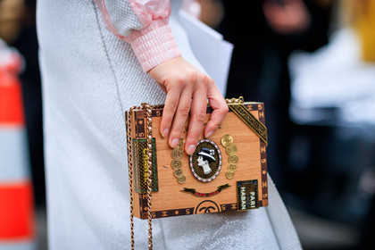beige bag, chanel, graphic bag, leather bag, pink jacket, trousers, white pants, wood bag, fashion week, frenchystyle, FW, jonathan paciullo, street style, PFW, PARIS, SPRING SUMMER 2017, SS 17, HAUTE COUTURE, atmosphere details, detail, horizontal