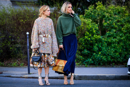 atmosphere details, AUTUMN WINTER 2017-2018, AW 17-18, back detail, beige skirt, beige sweater, black bag, black skirt, Charlotte Groeneveld, chloe, courtney trop, FALL WINTER 2017-2018, fashion week, floral, flower, frenchystyle, full length, FW, FW 17-18, golden shoes, graphic bag, green sweater, high heels, horizontal, jonathan paciullo, leather bag, leather shoes, multicolor sweater, PARIS, PFW, polka dot, printed bag, printed skirt, psychedelic, shiny shoes, street style, white belt, yellow bag