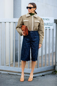 mary leest, checked coat, fur coat, houndstooth printed coat, beige coat, kaki coat, kaki pullover, turtleneck pullover, black sunglasses, square shape glasses, blue bermuda shorts, denim, denim bermuda shorts, camel leather clutch, bottega veneta shoes, beige leather sandals, beige leather slippers, open toe shoes, fashion week, frenchystyle, FW, jonathan paciullo, street style, MFW, MILAN, AUTUMN WINTER 2020-2021, FALL WINTER 2020-2021, FW 20-21, vertical, full length