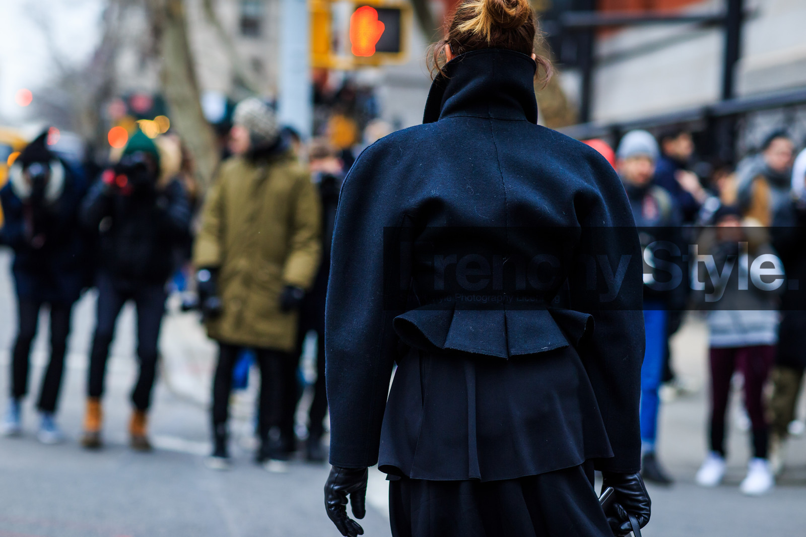 atmosphere details, AUTUMN WINTER 2016-2017, AW 16-17, black coat, black gloves, black skirt, detail, fashion week, frenchystyle, FW, FW 16-17, horizontal, jonathan paciullo, leather gloves, NEW YORK, NYFW, oversize, pleats, street style, tone on tone, total look black, woman, wool skirt