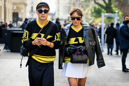 couple matching, printed sweatshirt, louis vouitton, black sunglasses, yellow jumoer, black jumper, black bag, crossbody bafg, leather bag, mini skirt, white skirt, black trousers, biker jacket, leather jacket, fashion week, frenchystyle, FW, jonathan paciullo, street style, PFW, PARIS, menswear, FALL WINTER 2022-2023, AUTUMN WINTER 2022-2023, FW 22-23, atmosphere details, detail, horizontal