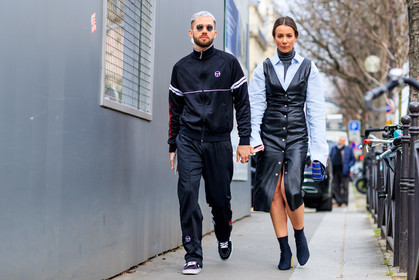 alice & j.s, atmosphere details, AUTUMN WINTER 2017-2018, AW 17-18, black dress, black jacket, black pants, black shoes, black sneakers, blue bag, blue shirt, FALL WINTER 2017-2018, fashion week, frenchystyle, full length, FW, FW 17-18, high heels, horizontal, jonathan paciullo, leather dress, leather shoes, PARIS, PFW, printed bag, street style, tone on tone, total look black, trousers, vans