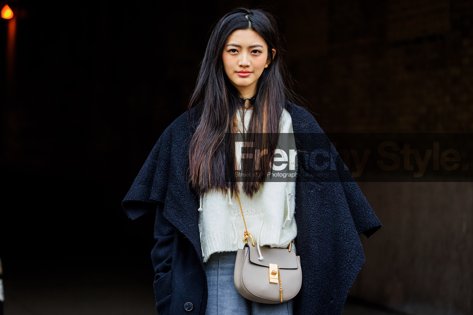atmosphere details, AUTUMN WINTER 2016-2017, AW 16-17, black coat, chloe, chocker, detail, fashion week, frenchystyle, FW, FW 16-17, golden details, grey bag, grey pants, horizontal, jonathan paciullo, leather bag, long hair, model, NEW YORK, NYFW, street style, trousers, white shirt, woman