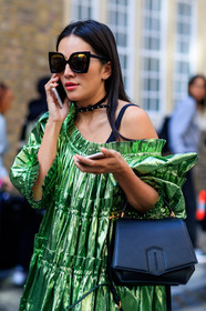 atmosphere details, black bag, detail, fashion week, frenchystyle, FW, green dress, jonathan paciullo, leather bag, LFW, LONDON, metallic dress, ruffles, shiny dress, SPRING SUMMER 2018, SS 18, street style, tina leung, vertical