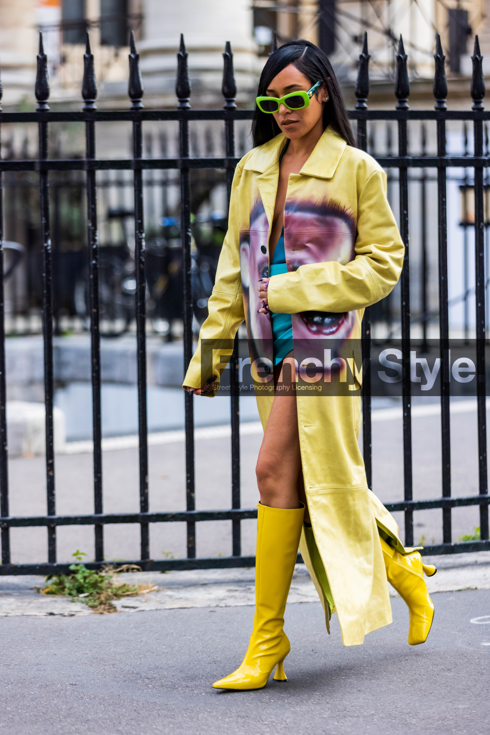 Aleali May, blue body, blue skirt, boots, coat, color, fluo green sunglasses, green sunglasses, leather boots, leather coat, mini skirt, print, printed coat, skirt, sunglasses, turquoise skirt, yellow boots, yellow coat, street style, jonathan paciullo, FW, frenchystyle, fashion week, PFW, PARIS, SPRING SUMMER 2022, SS 22, vertical, full length