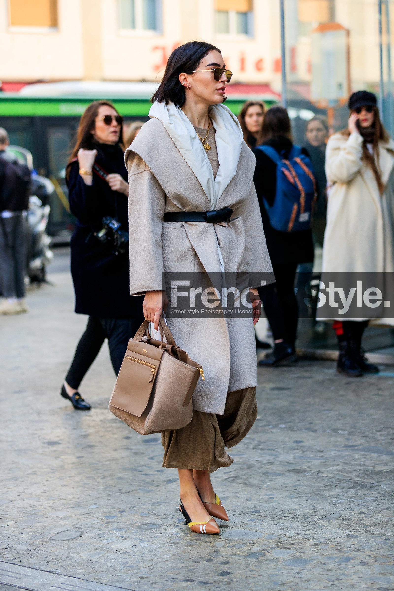 beige bag, beige coat, black belt, brittany xavier, camel shoes, leather bag, leather shoes, necklace, sunglasses, street style, jonathan paciullo, FW, frenchystyle, fashion week, MFW, MILAN, AUTUMN WINTER 2019-2020, AW 19-20, FALL WINTER 2019-2020, FW 19-20, vertical, full length