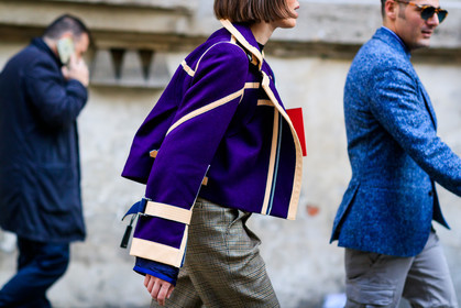 atmosphere details, AUTUMN WINTER 2017-2018, AW 17-18, back detail, beige pants, checked pants, detail, FALL WINTER 2017-2018, fashion week, frenchystyle, FW, FW 17-18, graphic jacket, horizontal, jonathan paciullo, MFW, MILAN, printed jacket, purple jacket, street style, trousers