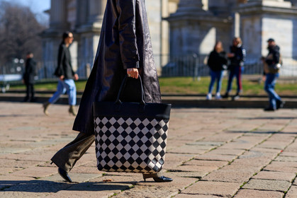 black and white bag, black coat, black shoes, caroline issa, checked, geometric, graphic bag, leather bag, leather coat, leather shoes, plaid, printed bag, MILAN, MFW, fashion week, frenchystyle, FW, jonathan paciullo, street style, AUTUMN WINTER 2019-2020, AW 19-20, FALL WINTER 2019-2020, FW 19-20, atmosphere details, detail, horizontal