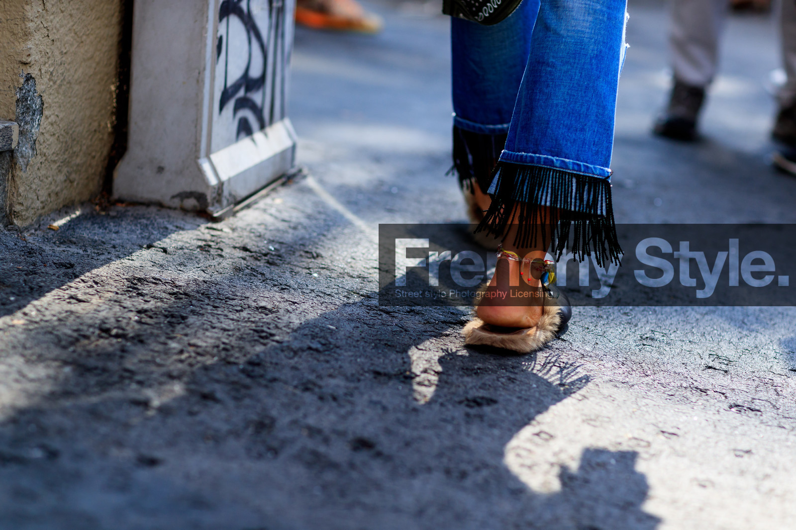 atmosphere details, black shoes, blue denim, carlotta oddi, denim pants, detail, fashion week, frenchystyle, fur shoes, FW, gucci, horizontal, jeans, jonathan paciullo, leather shoes, MFW, MILAN, SPRING SUMMER 2018, SS 18, street style, trousers