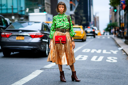 animal print, bow collar, brown boot, golden skirt, green shirt, high heels, leather bag, leather shoes, leopard, pleated skirt, printed shirt, red bag, roger vivier, shiny skirt, fashion week, frenchystyle, FW, jonathan paciullo, street style, NYFW, NEW YORK, SPRING SUMMER 2019, SS 19, atmosphere details, horizontal, full length