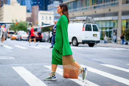 blue sneakers, brown bag, green dress, knit dress, leather bag, leather shoes, necklace, nike, fashion week, frenchystyle, FW, jonathan paciullo, street style, NYFW, NEW YORK, SPRING SUMMER 2019, SS 19, atmosphere details, horizontal, full length