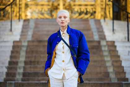 white hair, blue jacket, model, white shirt, buttoned shirt, white trousers, hair style, schiaparelli, fashion week, frenchystyle, FW, jonathan paciullo, street style, PARIS, PFW, SPRING SUMMER 2022, SS 22, atmosphere details, detail, horizontal