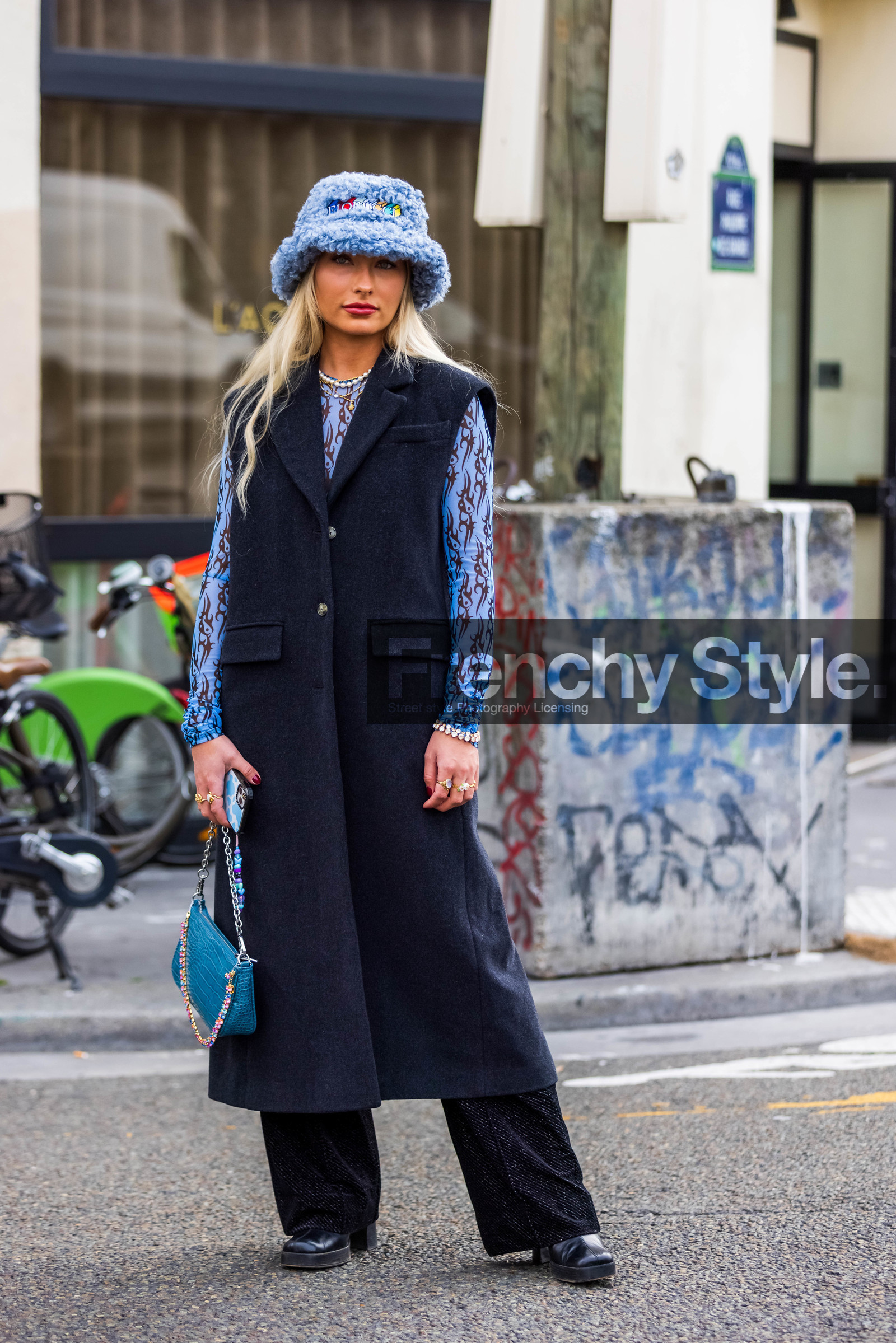 bag, black boots, black jacket, black pants, blue bag, blue bob, blue top, bob, boots, croco bag, fluffy bob, jacket, leather bag, leather boots, Maria Wos, pants, print, printed top, rings, shiny pants, sleveless jacket, wool bob, wool jacket, fashion week, frenchystyle, FW, jonathan paciullo, street style, PFW, PARIS, SPRING SUMMER 2022, SS 22, vertical, full length
