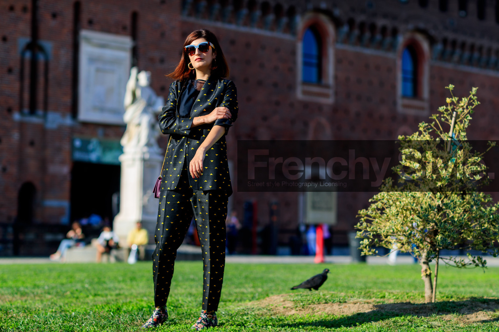 atmosphere details, black jacket, black pants, black suit, blazer, fashion week, frenchystyle, full length, FW, graphic jacket, horizontal, jonathan paciullo, leather shoes, MFW, MILAN, multicolor shoes, printed jacket, printed pants, SPRING SUMMER 2018, SS 18, street style, sunglasses, trousers, valentina siragusa